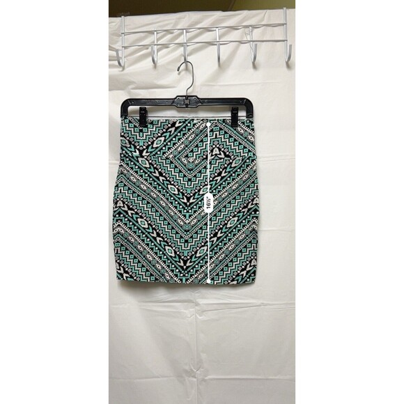 BLT) Charlotte Russe Skirt Women’s Size Medium Blue White Print Short Mini - Picture 5 of 9